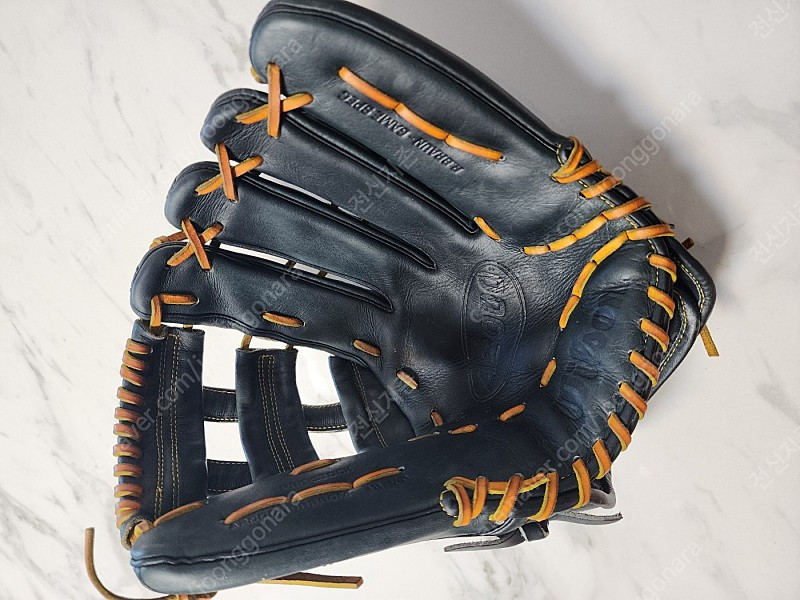 윌슨 A2000 12.75인치 외야 글러브 팝니다.--3