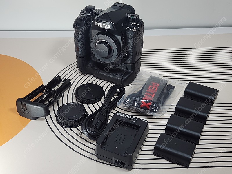 펜탁스 K-1 + D-BG6 + smc DA 40mm F2.8 XS 풀프레임 DSLR 카메라 + 세로그립 + 렌즈