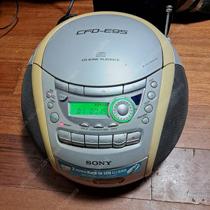 소니 CFD-E95 시디 카세트 라디오 판매합니다