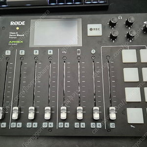 Rode Caster Pro 판매합니다.