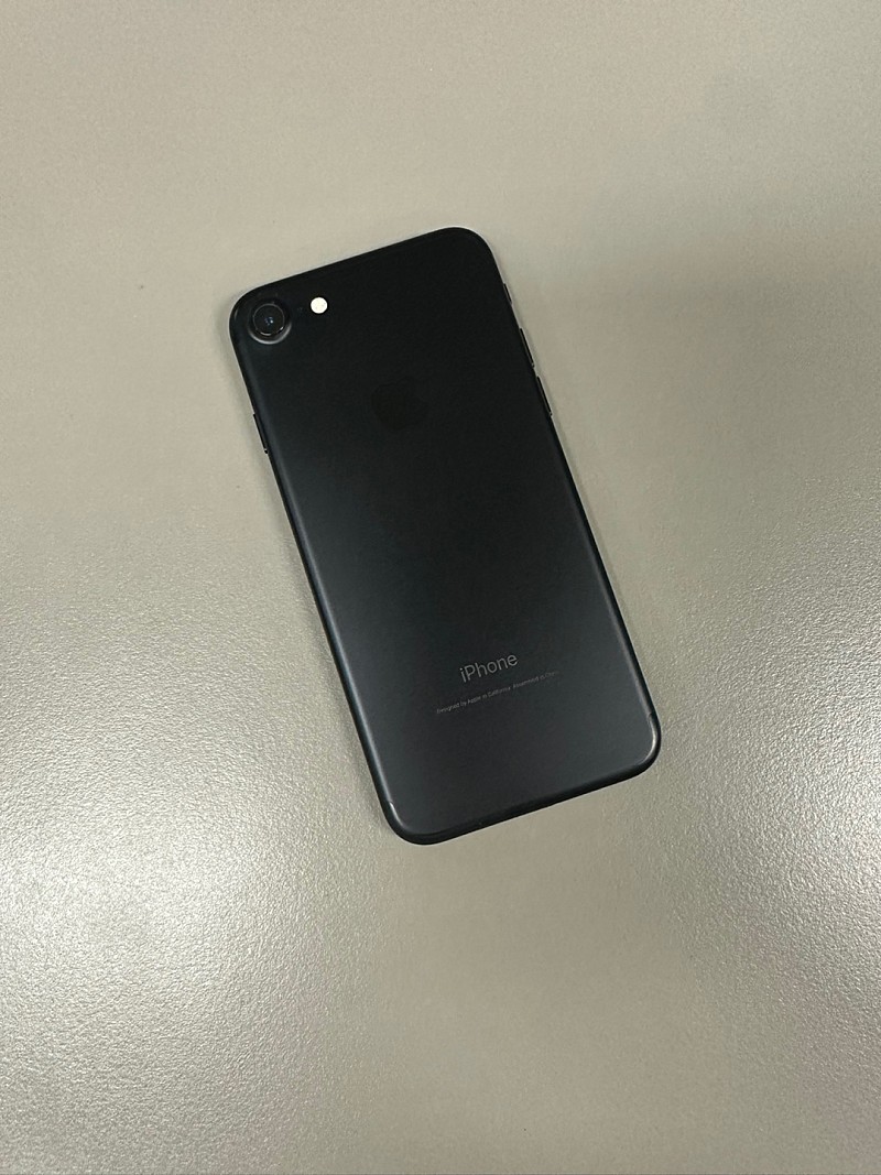 (자급제)아이폰7 32기가 블랙색상 배터리81% 깨끗한 단말기 12만원 판매