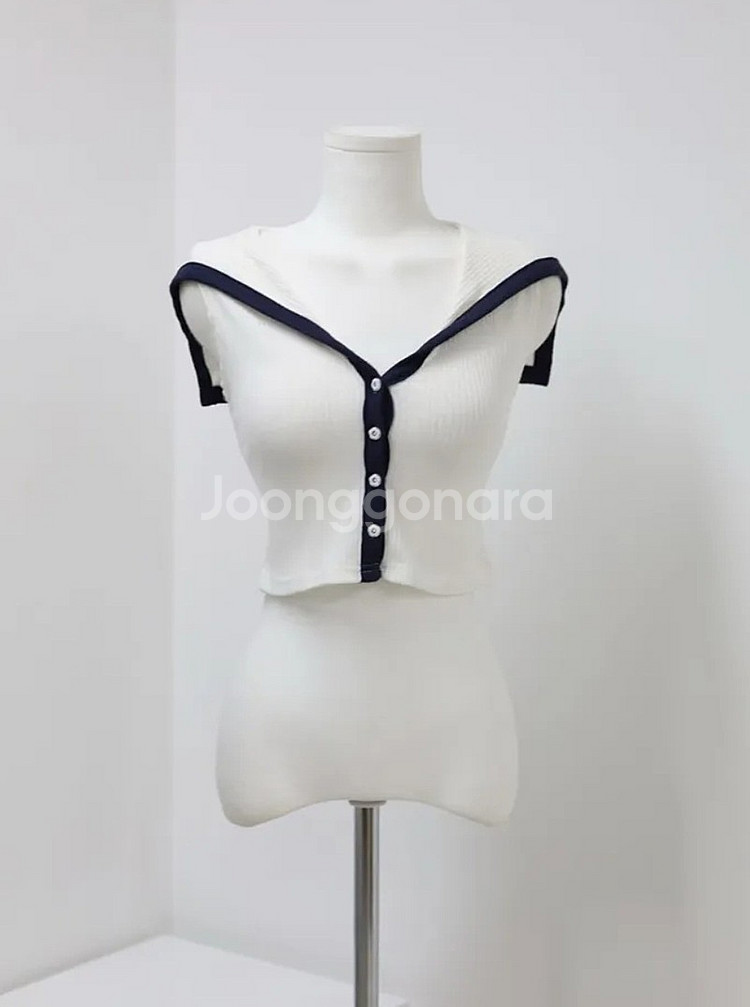 (새상품) 에이블리 세일러 카라 골지 니트 브이넥 크롭 티셔츠 / 화이트--9