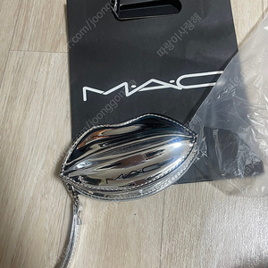 MAC 맥 입술모양 실버 파우치 미개봉 새상품 팝니다