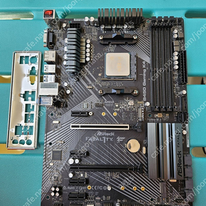 라이젠 5600 + Asrock B450 Fatal1ty + 트리니티 화이트