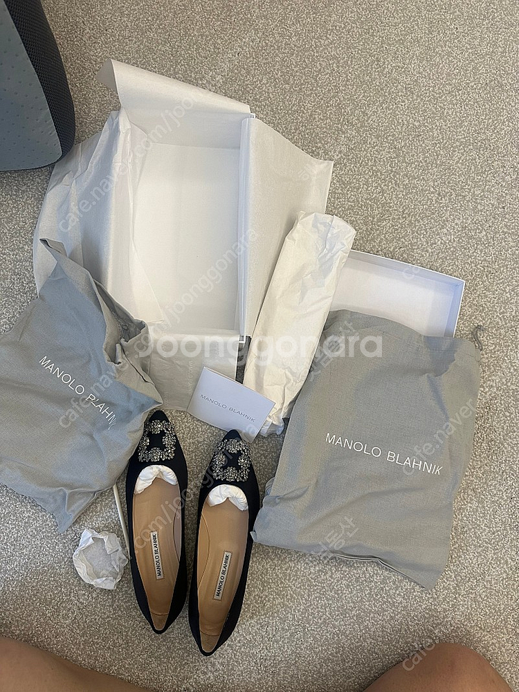 MANOLO BLAHNIK 한기시 실크새틴 주얼버클 플...--2
