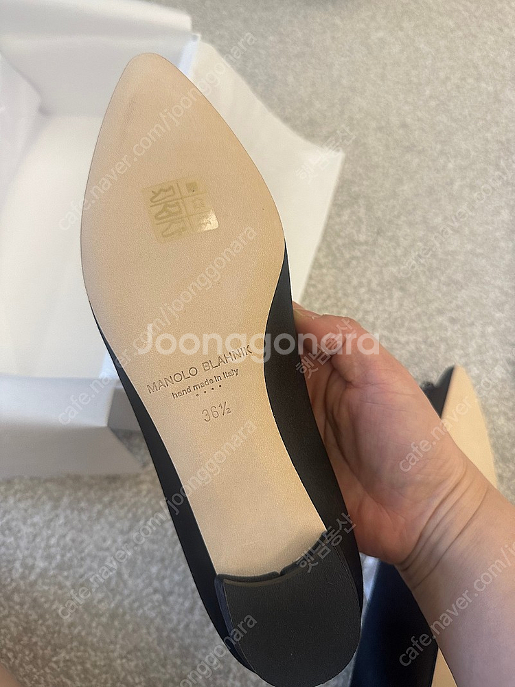 MANOLO BLAHNIK 한기시 실크새틴 주얼버클 플...--3