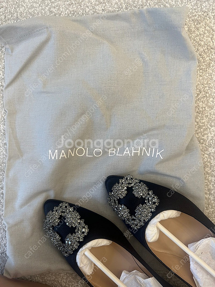 MANOLO BLAHNIK 한기시 실크새틴 주얼버클 플...--4