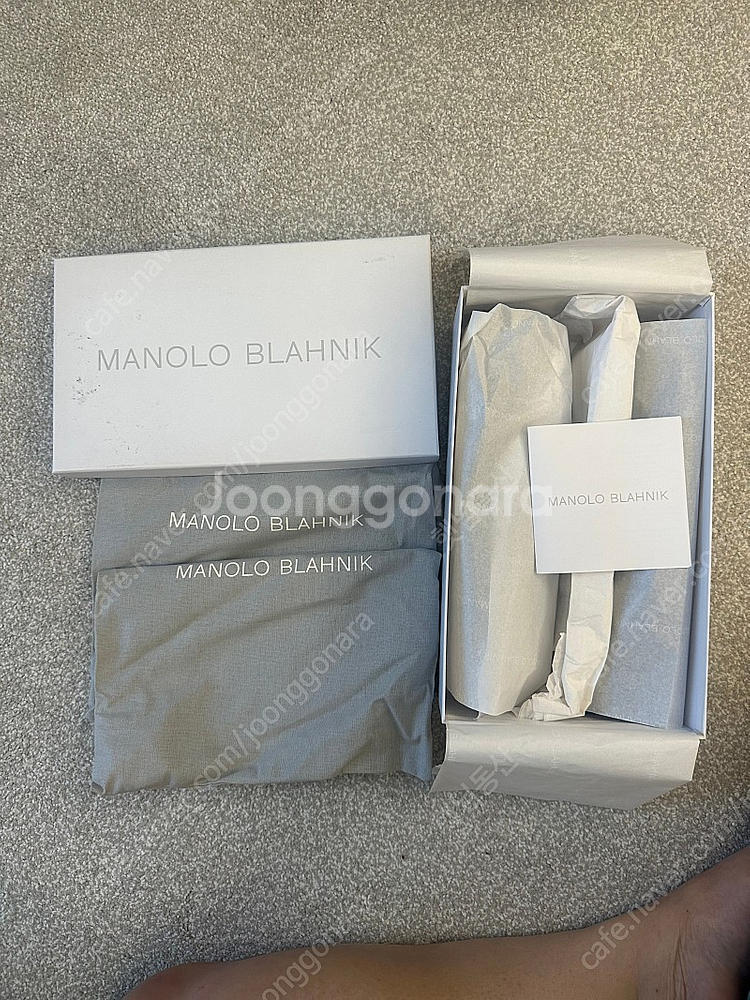 MANOLO BLAHNIK 한기시 실크새틴 주얼버클 플...--5