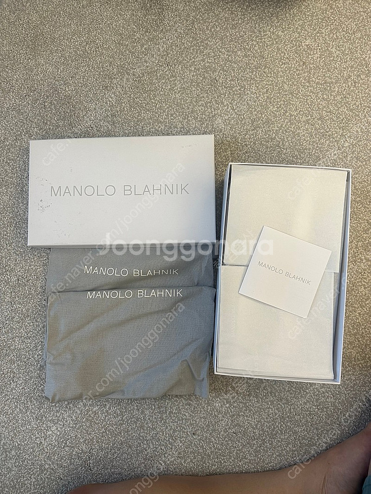 MANOLO BLAHNIK 한기시 실크새틴 주얼버클 플...--6
