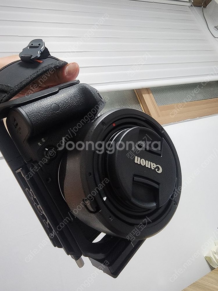 Eos r7 틸타케이지 베터리2개 26년4월까지--2