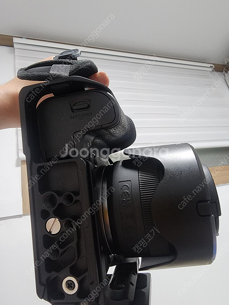 Eos r7 틸타케이지 베터리2개 26년4월까지--3