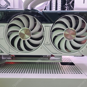 ASUS RTX 4070 듀얼 화이트