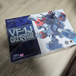 반다이 DX초합금 마크로스 VF-1J 아머드 발키리 판매합니다.