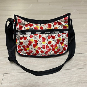 레스포삭 레스포색 크로스백 가방 ( 빨간 꽃잎 패턴 ) 택포