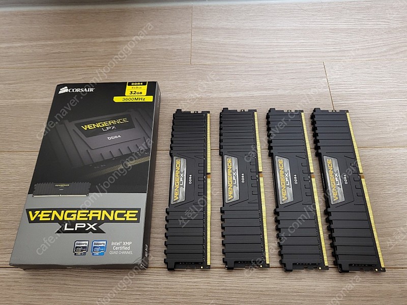 커세어 벤젠스 lpx ddr4 32g (8g × 4) 3600mhz 램 판매합니다.