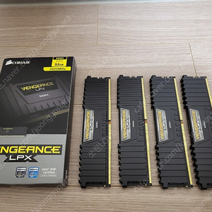 커세어 벤젠스 lpx ddr4 32g (8g × 4) 3600mhz 램 판매합니다.