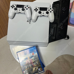 Ps4 프로 1테라 및 게임cd 판매합니다