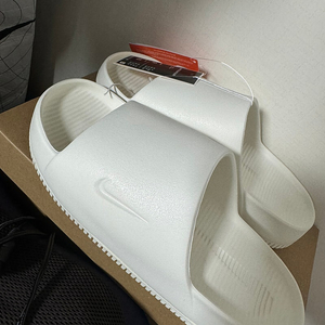 나이키 캄 슬라이드 270