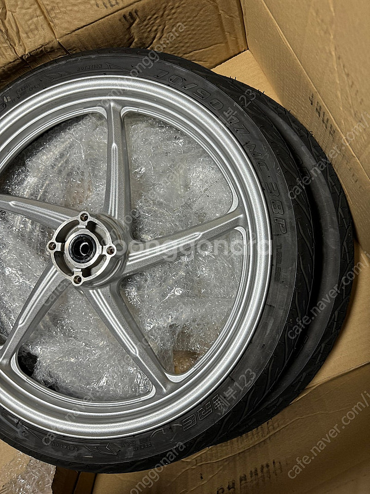 슈퍼커브 23년식 순정 휠 타이어--0