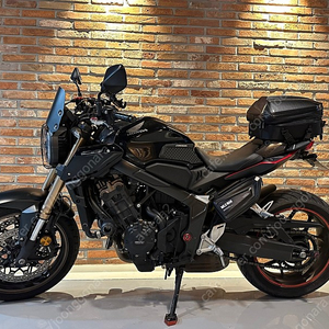 애지중지하던 오토바 입양보냅니다 cb650r 20년식 짧은키로수