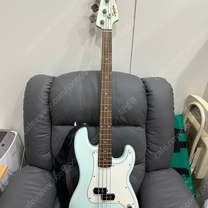 Squier 스콰이어 베이스기타 FSR Classic Vibe 60s Precision Bass Sonic Blue +허큘리스 2단 스탠드(+3.0)팝니다