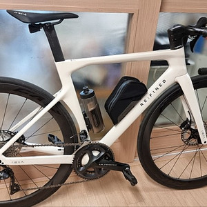 새제품급) 리파인드6 울테그라 디스크 파스포츠 카본휠 로드자전거 s사이즈 악세사리포함 싸게 판매합니다.