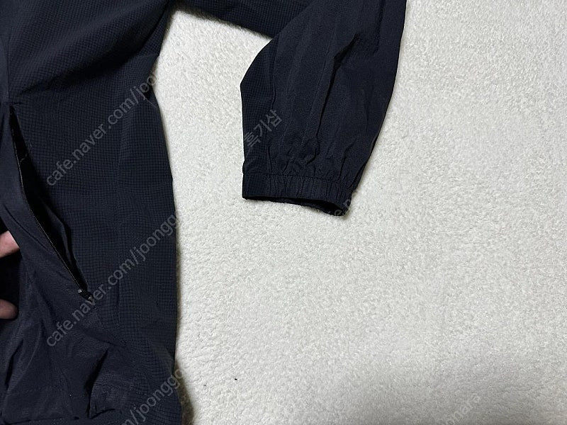 데상트 러닝 에어그리드 초경량 바람막이 후드 자켓 남성용 105사이즈 판매합니다 이미지