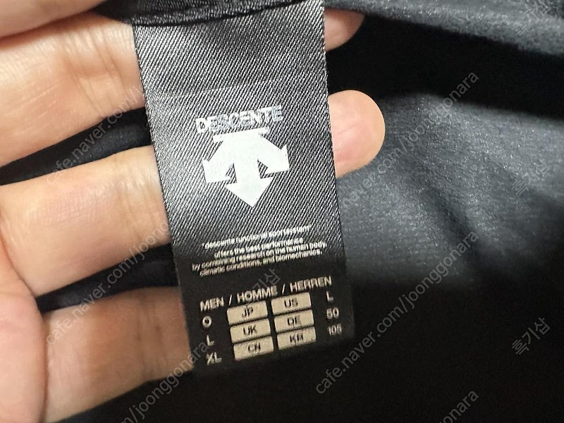 데상트 러닝 에어그리드 초경량 바람막이 후드 자켓 남성용 105사이즈 판매합니다 이미지