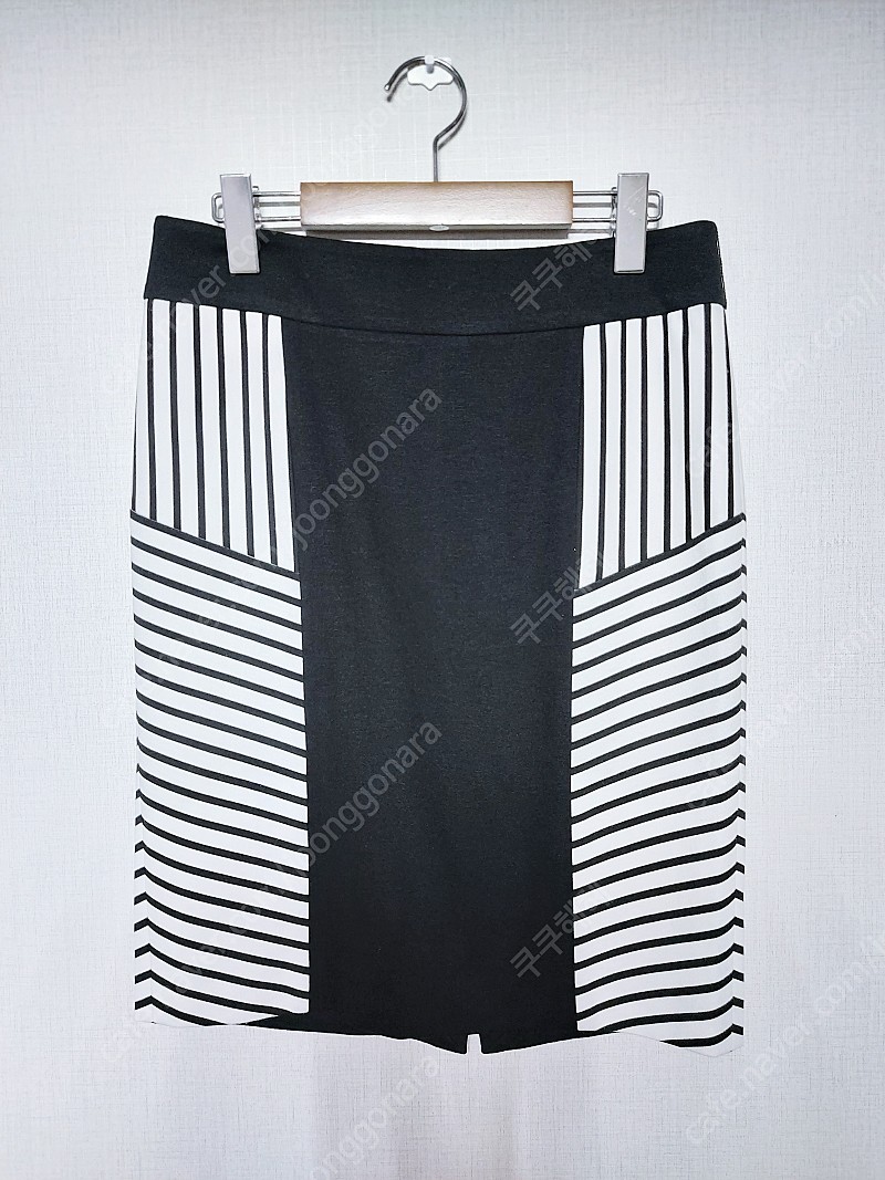 쉬즈미스 여성미디스커트 사이드줄무늬 66 블랙 화이트 배색 H라인