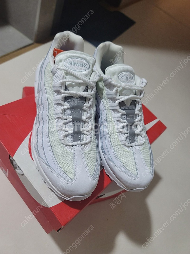 NIKE AIR MAX 95 ESSENTIAL (화이트...--0