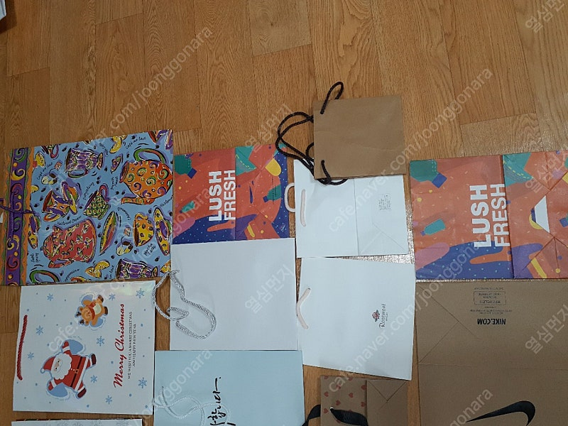 크리스마스 쇼핑백등 여러가지 있습니다 필요하신 분들은 편하게 사용하세요 전체세트3000원 직거래 이미지