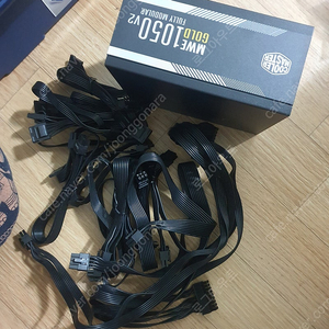 부산)쿨러마스터 mwe 1050w gold 풀모듈러 팝니다