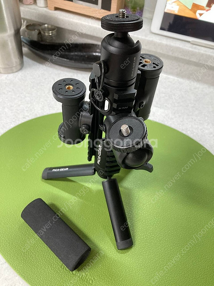 피카 기어(pica gear)카메라, 스마트폰 삼각대 팝니다--0