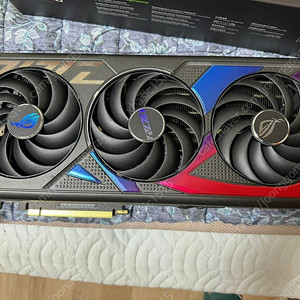 ASUS ROG STRIX 4070 SUPER O12G 팝니다.