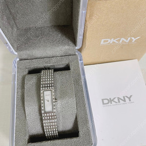 DKNY 여성 크리스탈 시계