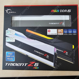 G.SKILL DDR5-6400 CL32 TRIDENT Z5 RGB 화이트 패키지 (64GB(32Gx2)) 미개봉 판매합니다