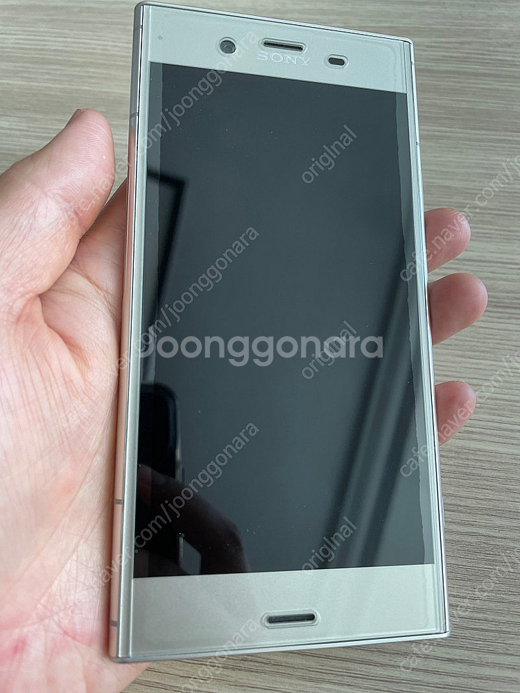 소니 엑스페리아xz1 g8341 판매합니다--0