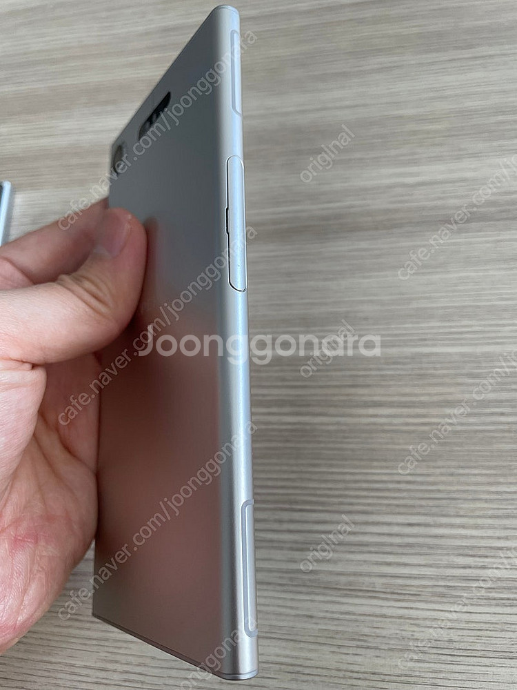 소니 엑스페리아xz1 g8341 판매합니다--1