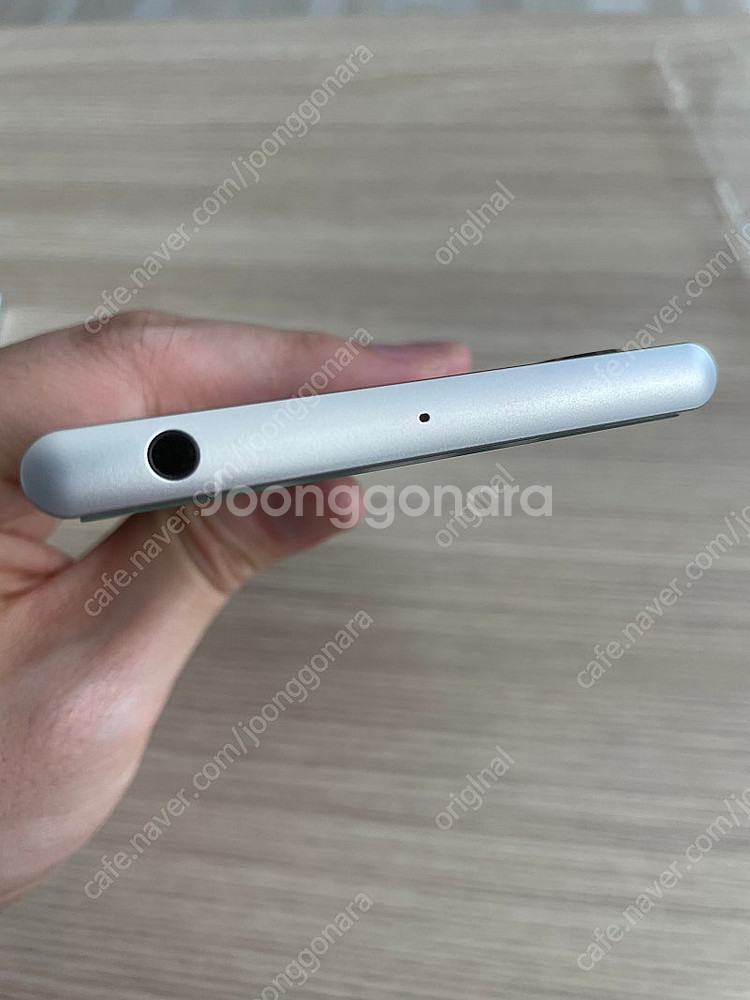 소니 엑스페리아xz1 g8341 판매합니다--4