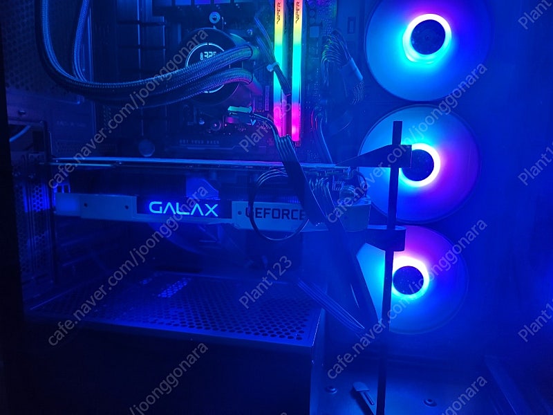 갤럭시 RTX2080 SUPER 그래픽카드 화이트