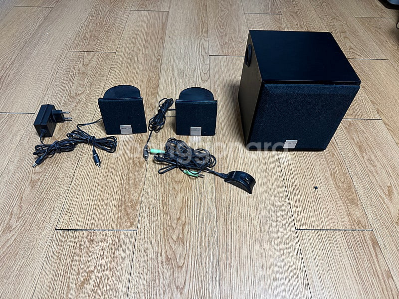 CREATIVE 2.1 채널 스피커 판매합니다--0