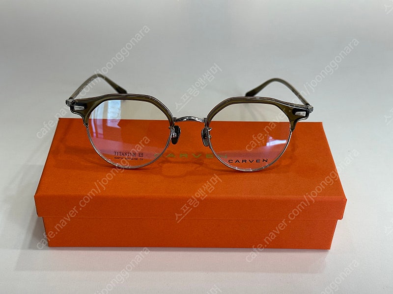 까르뱅 헌트3 HUNT III 투명카키 실버 티타늄 하금테 안경 판매합니다. (새상품o/ 케이스o)