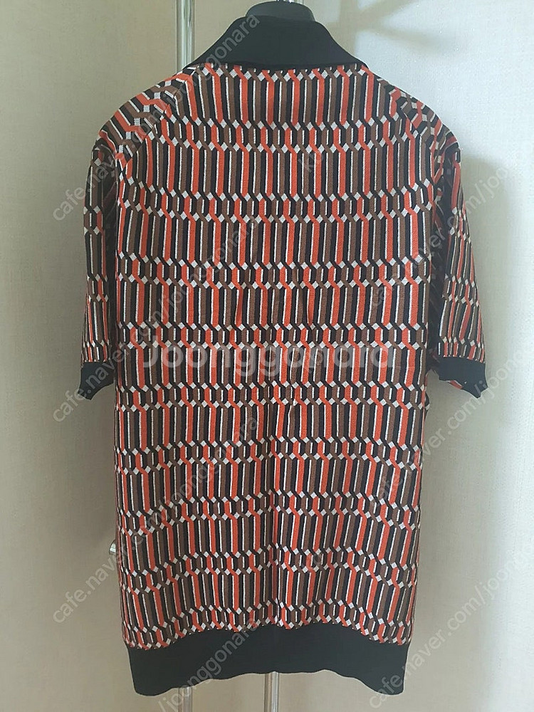 프라다 남성 카라반팔 니트 판매합니다!--2