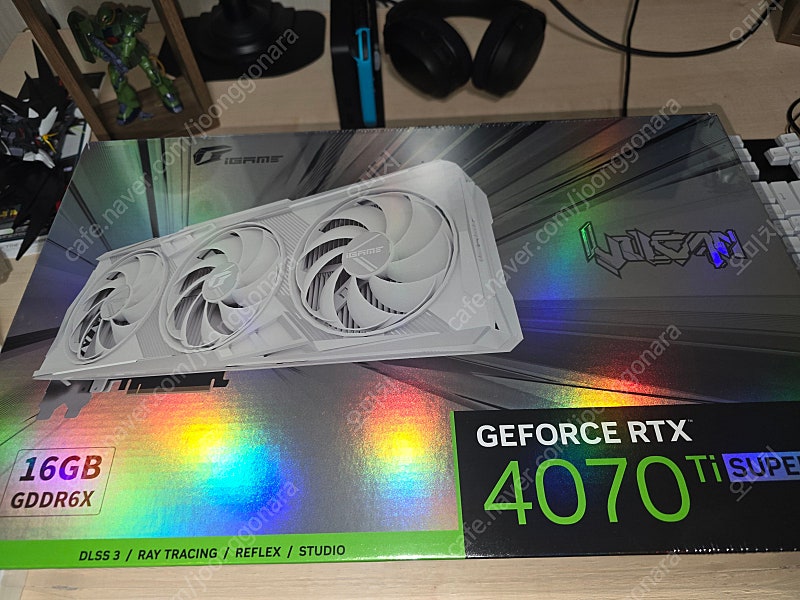 컬러풀 4070 ti super vulcan white 불칸 화이트 판매합니다.