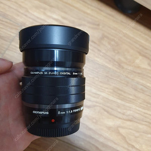 올림푸스 8mm f1.8 pro 렌즈 판매 합니다.