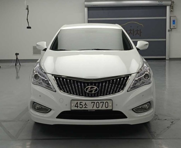 [현대]그랜저 HG HG240 MODERN 컬렉션 l 2014년식 l 72,288km l 흰색 l 879만원 l 이재성