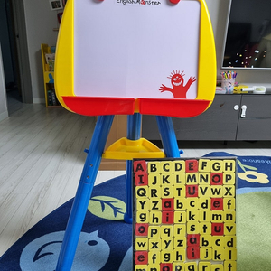 English Monster Magnetic Easel