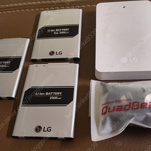 LG G4 배터리,충전거치대,쿼드비트 이어폰 미개봉새거 구성품 일괄로 팝니다.