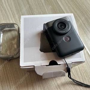 캐논 V10 파워샷 브이로그 카메라 박스풀셋 거의 새상품 팝니다. ( 32GB 메모리+ 케이스)