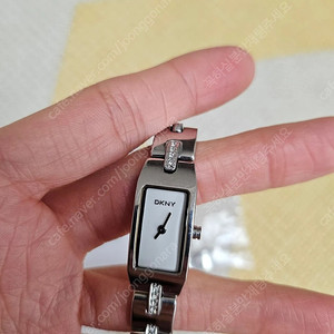 DKNY 여성 메탈 손목시계